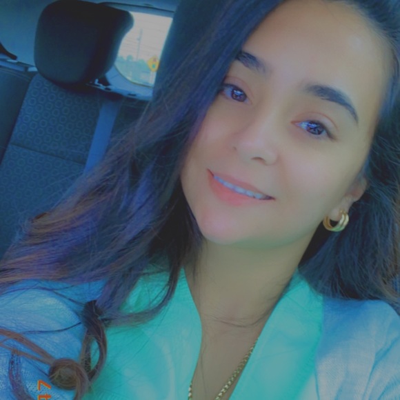 Meet your Posher, Yilena - Picture 1 of 1